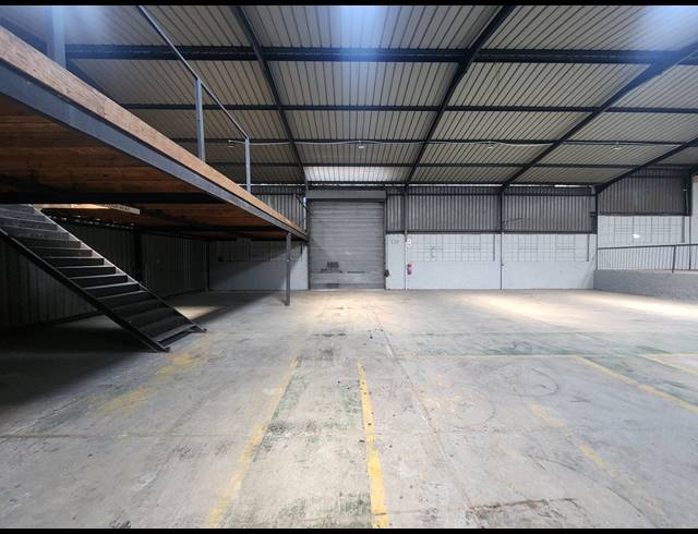 1,800M² WAREHOUSE TO LET IN WADEVILLE